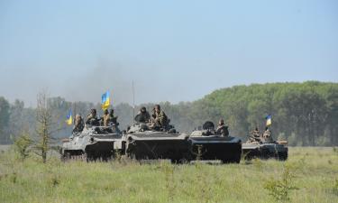 Russian Troops Hijack Canadian APC in Front of Ukrainian Soldiers