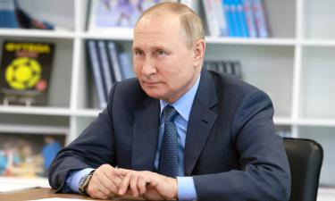 Putin wears military fatigues for Kursk region briefing, Western media react