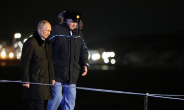 Putin boards Arkhangelsk nuclear submarine to make warnings to the West